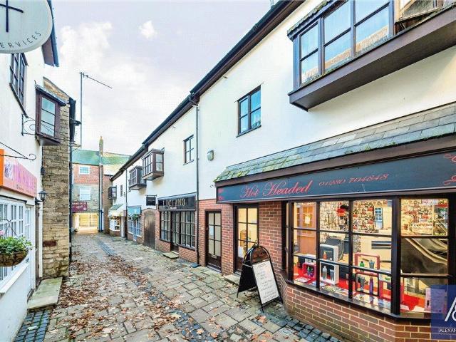 Flat for sale in Brackley, Northamptonshire