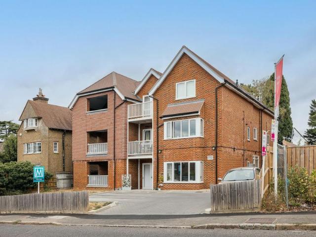 Flat for sale in London Borough of Croydon, Purley