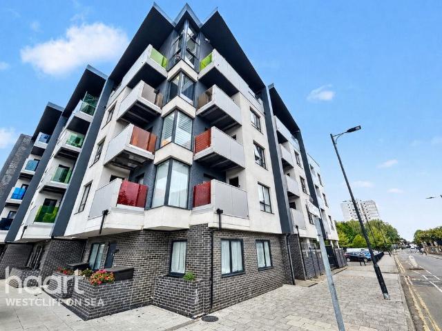 Flat for sale in Milton, Alton Barnes