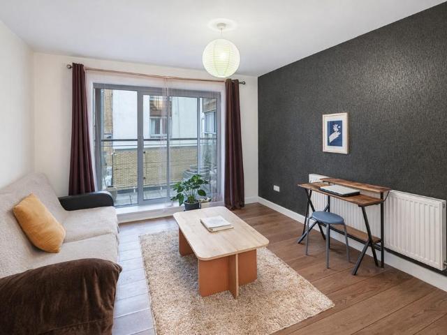 Flat for sale in Hythe, Fordham Heath