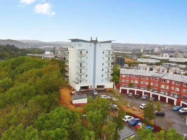 Flat for sale in Penarth, Wales