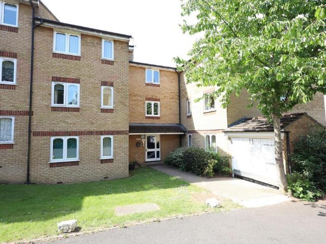Flat for sale in North Watford