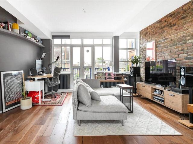 Flat for sale in Homerton, Greater London