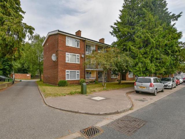 Flat for sale in Park Street, St Albans