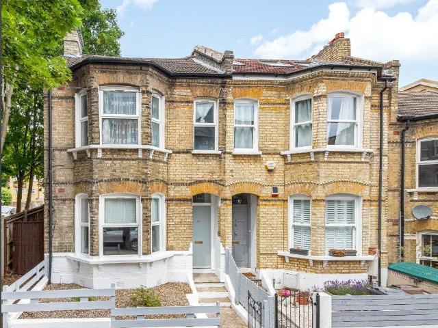 Flat for sale in Crystal Palace, Greater London