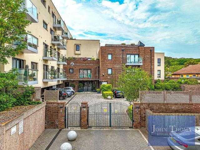Flat for sale in Epping, Essex