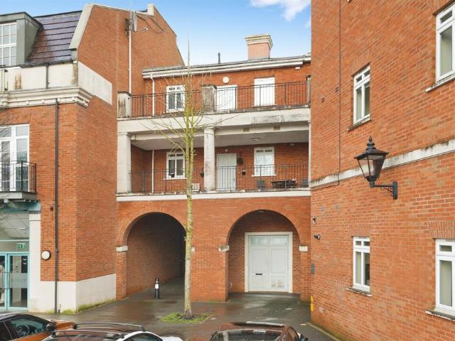 Flat for sale in Dickens Heath, West Midlands