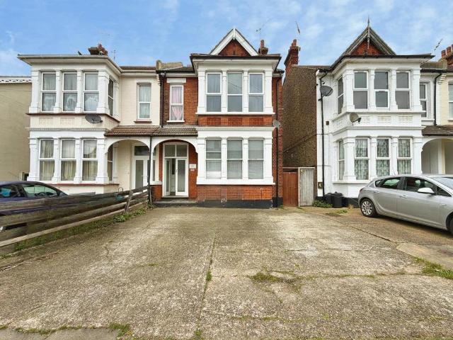 Flat for sale in Alton Barnes, Essex