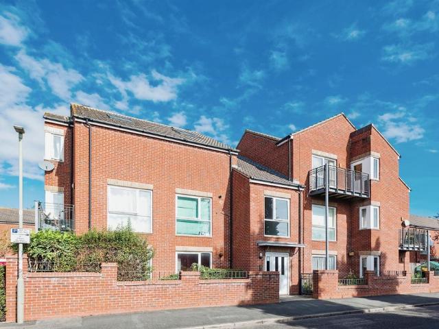 Flat for sale in The Slade, Oxfordshire