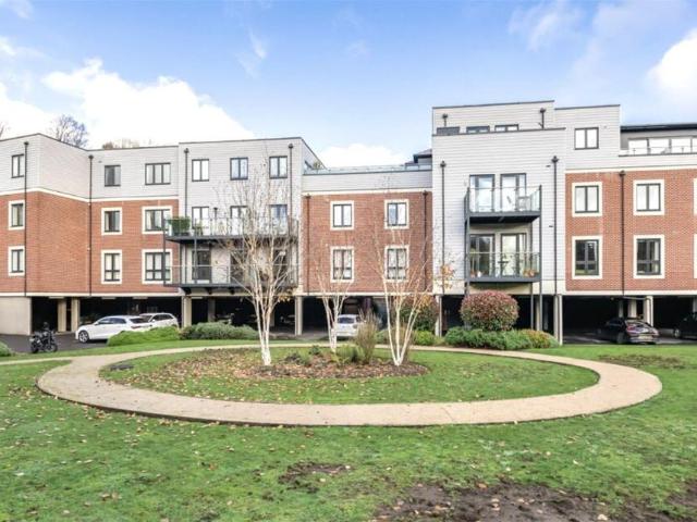 Flat for sale in Henley-on-Thames, Berrick Salome