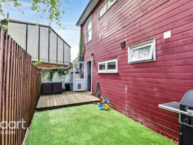 Flat for sale in Bowers Gifford, Essex