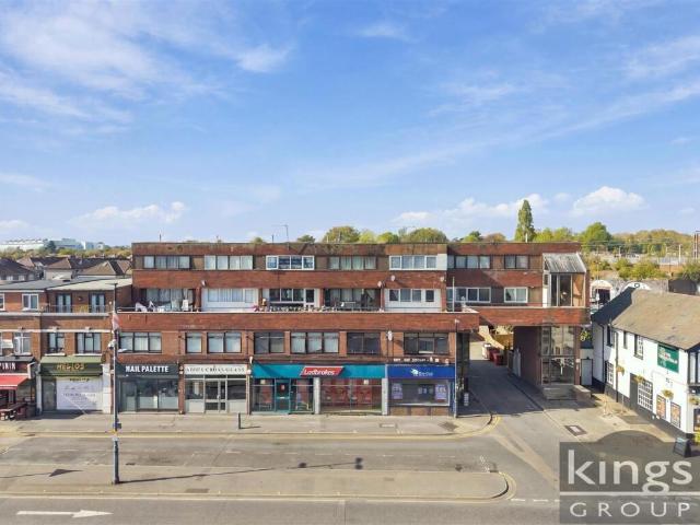 Flat for sale in Waltham Cross, Broxbourne