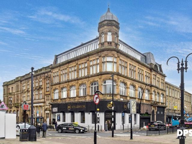 Flat for sale in Daisy Hill, Leeds