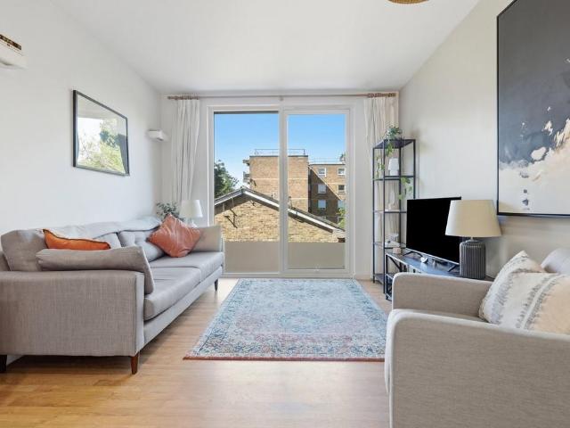 Flat for sale in Streatham Hill, Greater London