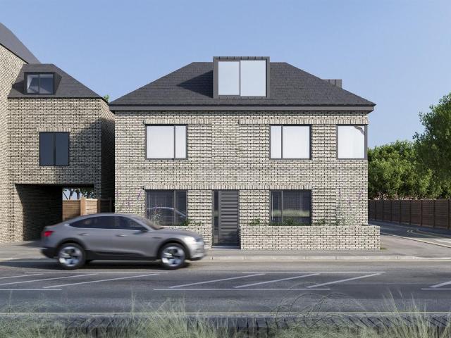Flat for sale in London Borough of Merton, Collier's Wood