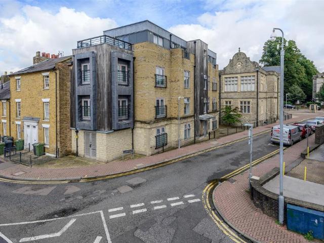 Flat for sale in Ringlestone, Midway