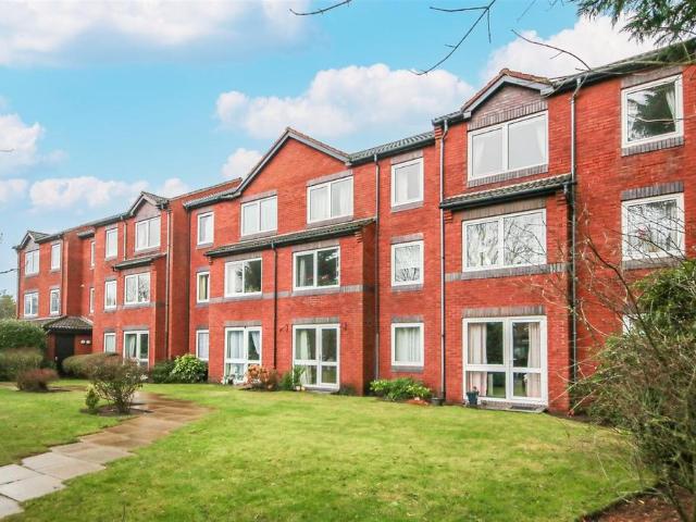 Flat for sale in Meols Cop, Southport