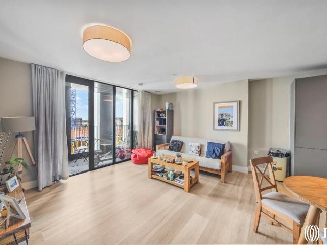 Flat for sale in Stratford Marsh, Greater London