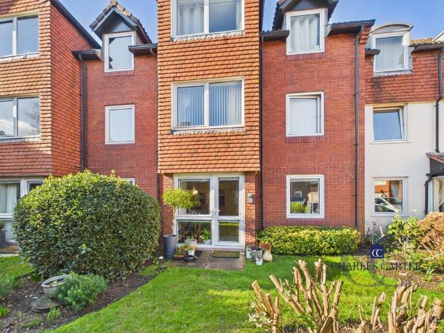 Flat for sale in Tewkesbury, Pamington
