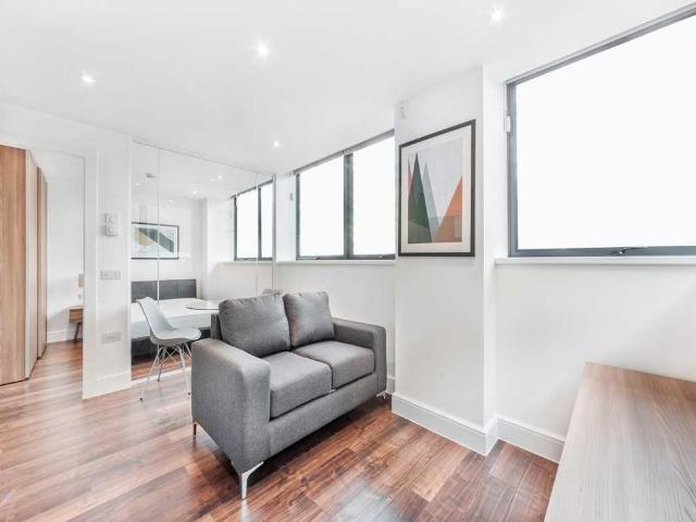 Flat for sale in Belsize Park, Greater London