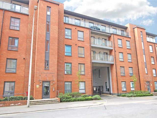 Flat for sale in Reading