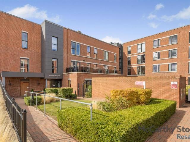 Flat for sale in Whetstone, Pinfold