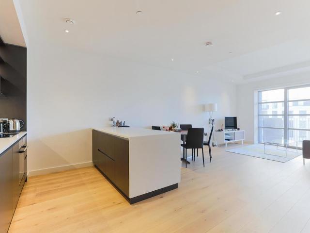 Flat for sale in London City Island, Blackwall