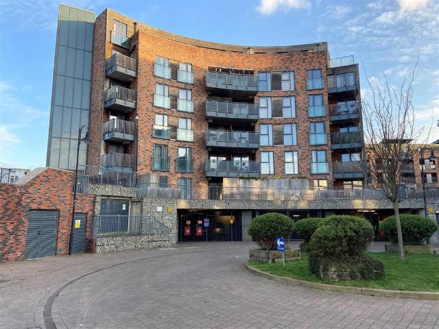 Flat for sale in Crayford, Greater London