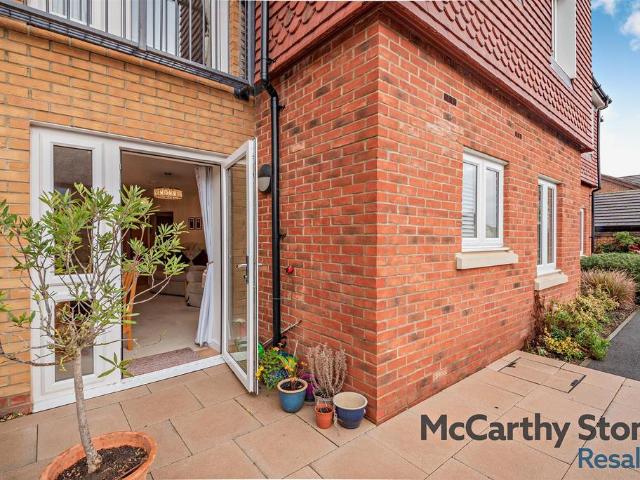 Flat for sale in Thatcham, West Berkshire