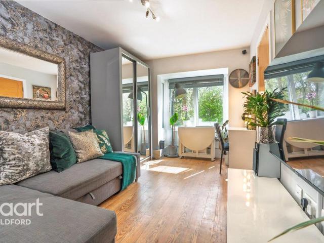 Flat for sale in Charlotteville, Westborough