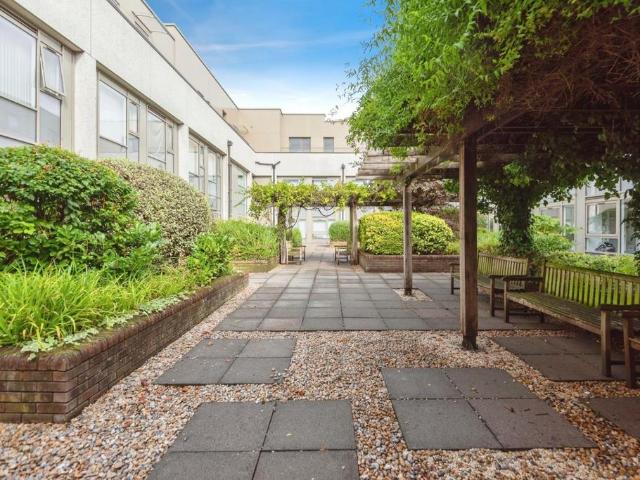 Flat for sale in London Borough of Hounslow, Greater London
