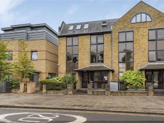 Flat for sale in London Borough of Hounslow, Spring Grove