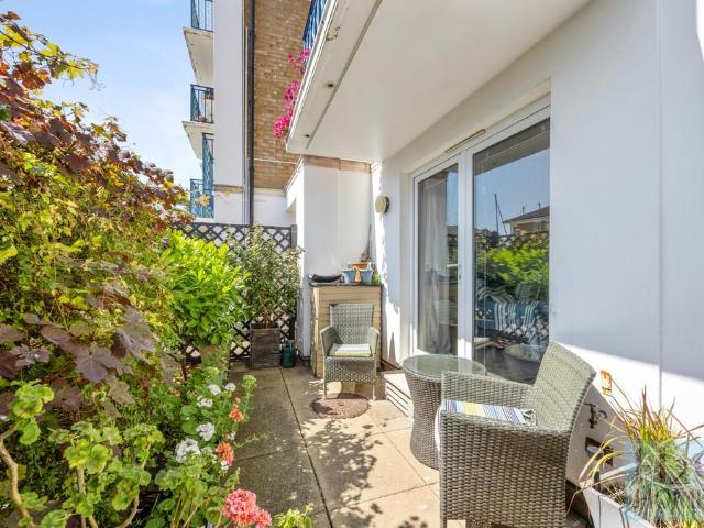 Flat for sale in Roedean