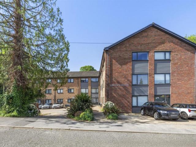 Flat for sale in Wooburn, Berghers Hill