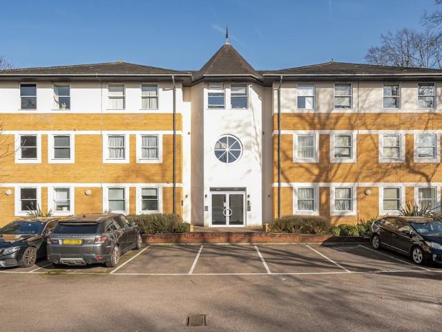 Flat for sale in London Borough of Merton, Mitcham