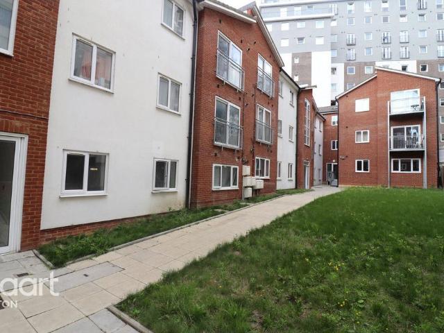 Flat for sale in Spring Park, Luton