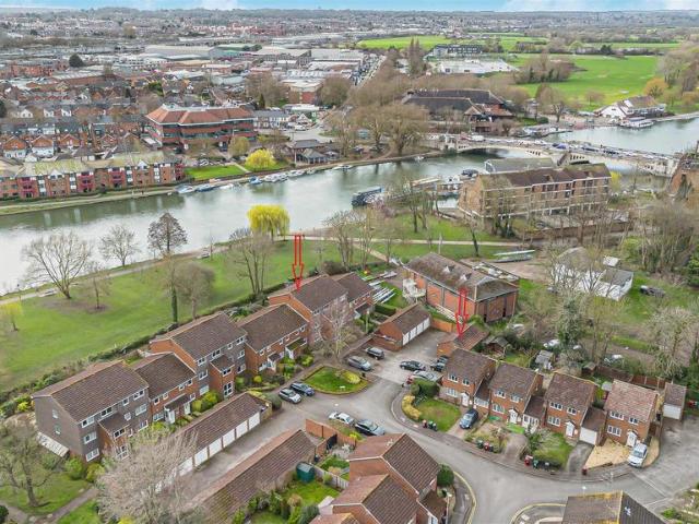 Flat for sale in Reading