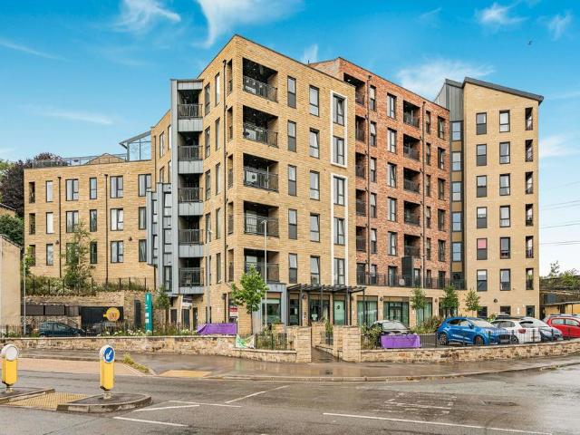 Flat for sale in Brighouse, West Yorkshire