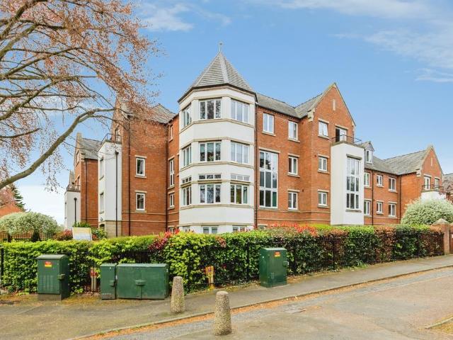 Flat for sale in Northampton, Northamptonshire