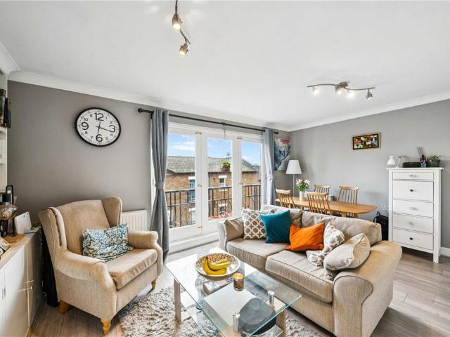 Flat for sale in Fulham, Greater London