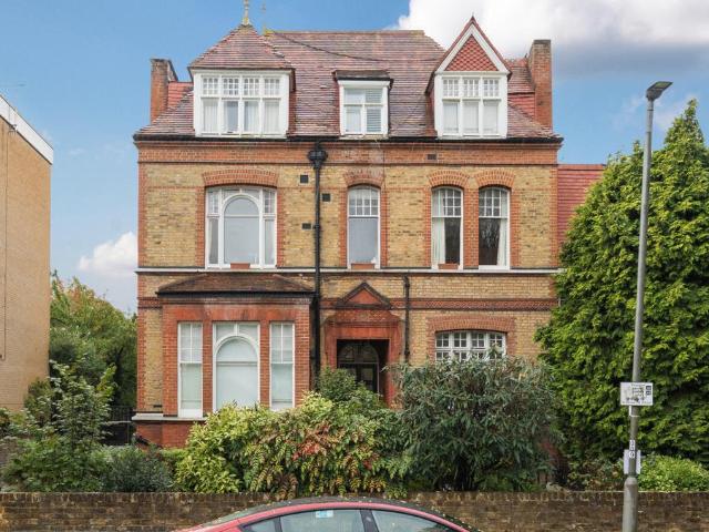 Flat for sale in London Borough of Wandsworth, Greater London