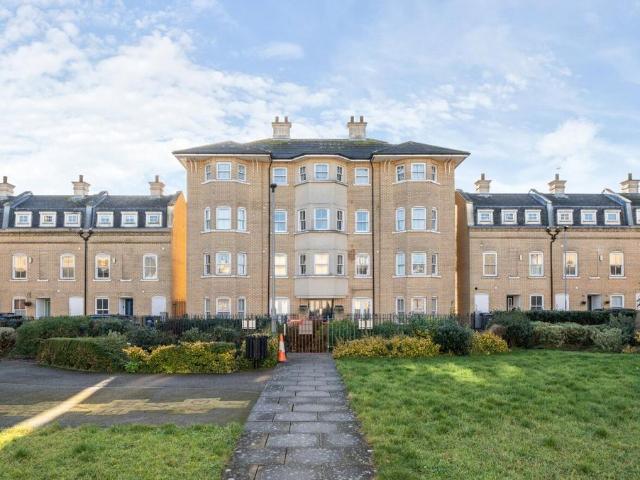 Flat for sale in Arbury, Cambridgeshire