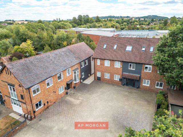 Flat for sale in Bromsgrove, Worcestershire