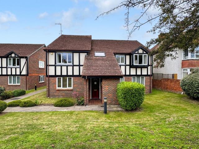 Flat for sale in Fishersgate, West Sussex
