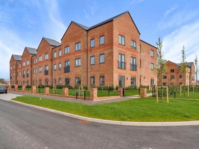 Flat for sale in Highcroft, Berrick Salome