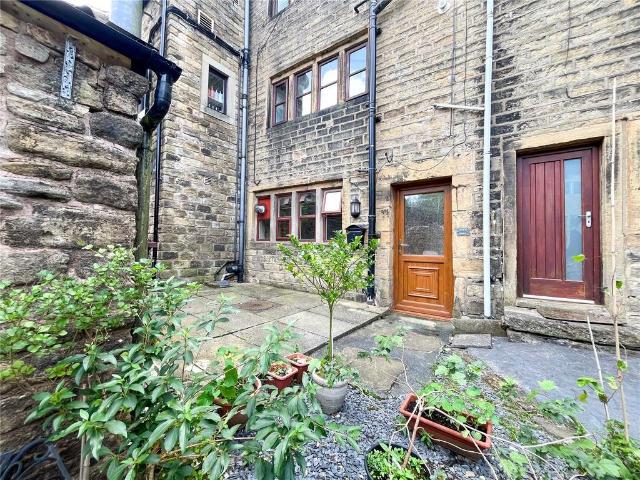 Flat for sale in Saddleworth, Pendock