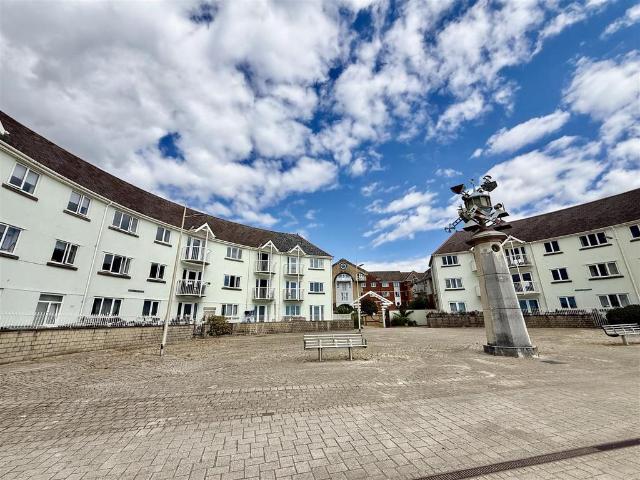 Flat for sale in Nangreaves, Wales