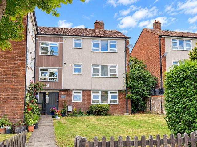 Flat for sale in Kings Hill, East Hertfordshire