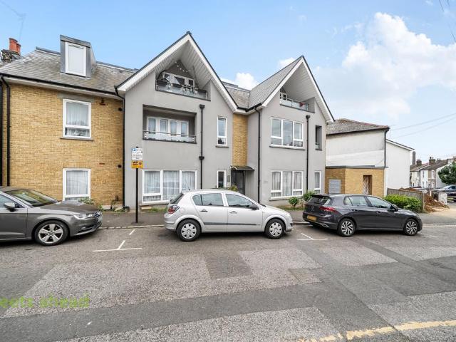 Flat for sale in London Borough of Croydon, Greater London