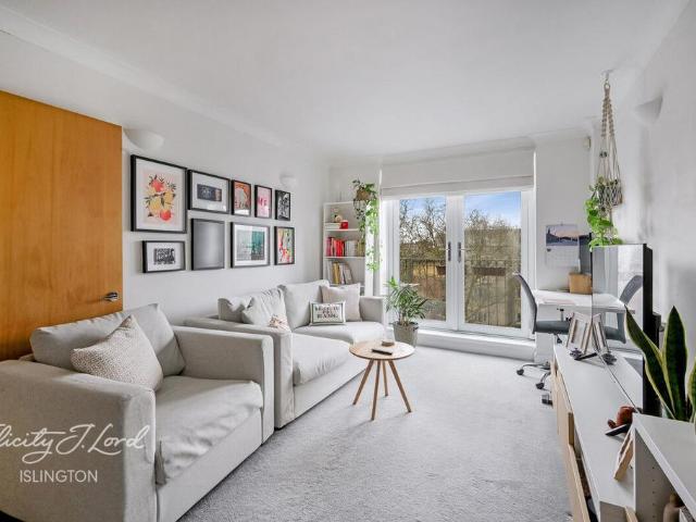 Flat for sale in Islington, Canonbury